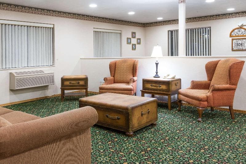 Super 8 By Wyndham New Stanton 5