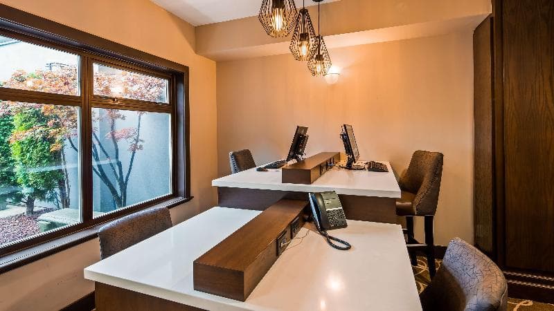 Best Western Plus Pitt Meadows Inn & Suites photo 1