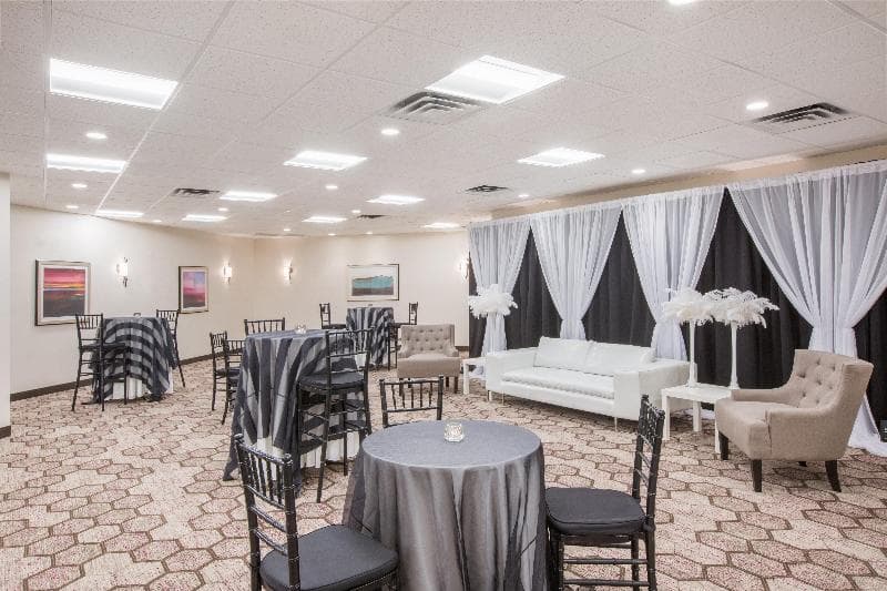 Crowne Plaza Portland-Lake Oswego photo 1