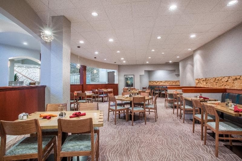 Crowne Plaza Portland-Lake Oswego 4