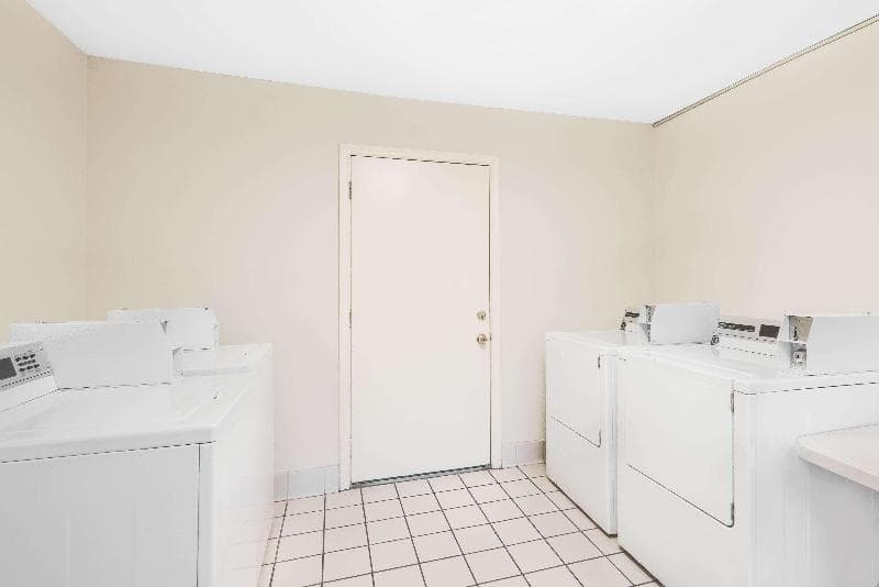 Days Inn by Wyndham Springfield/Philadelphia Intl Airport 2