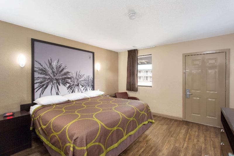Super 8 by Wyndham Pensacola NAS Area 5