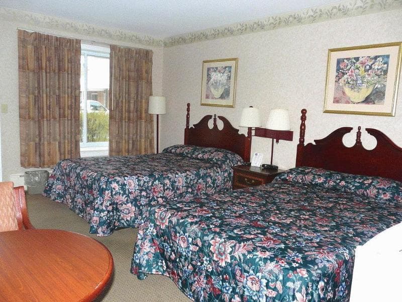 Knights Inn Lenox 5