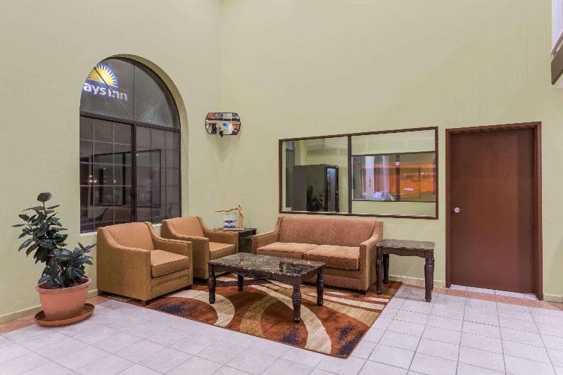 Days Inn by Wyndham Holbrook 4
