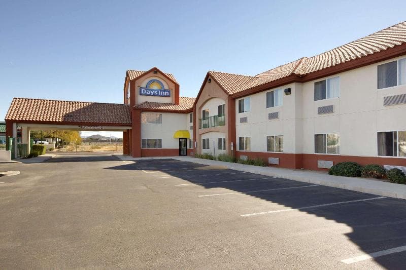 Days Inn by Wyndham Phoenix North photo 1