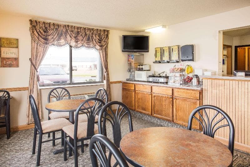 Super 8 By Wyndham Prairie Du Chien 5