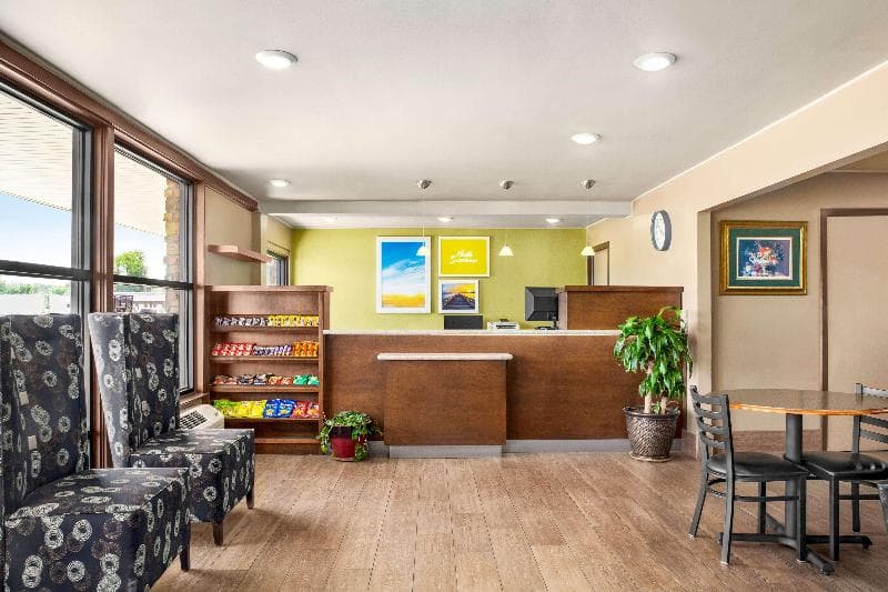 Days Inn By Wyndham Paris 3