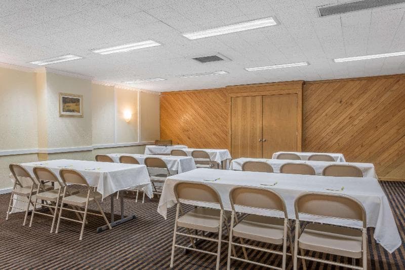 Days Inn by Wyndham Pensacola - Historic Downtown 1