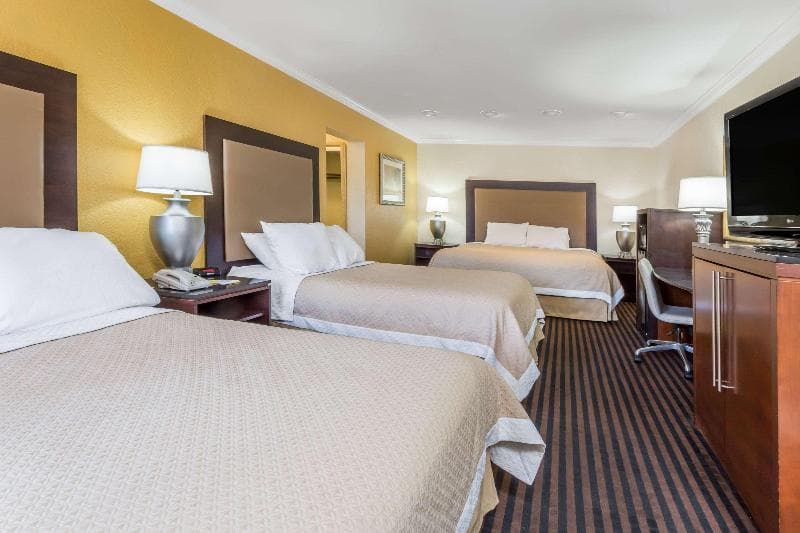 Days Inn by Wyndham Pensacola - Historic Downtown 5
