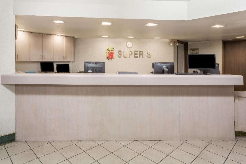 Super 8 By Wyndham Phoenix Metro North 5