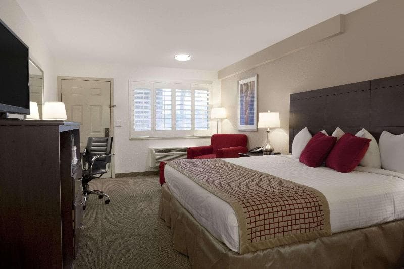 Ramada by Wyndham Tempe/at Arizona Mills Mall 5