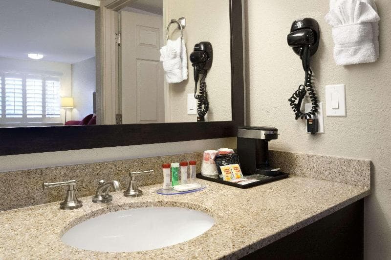 Ramada by Wyndham Tempe/at Arizona Mills Mall 4