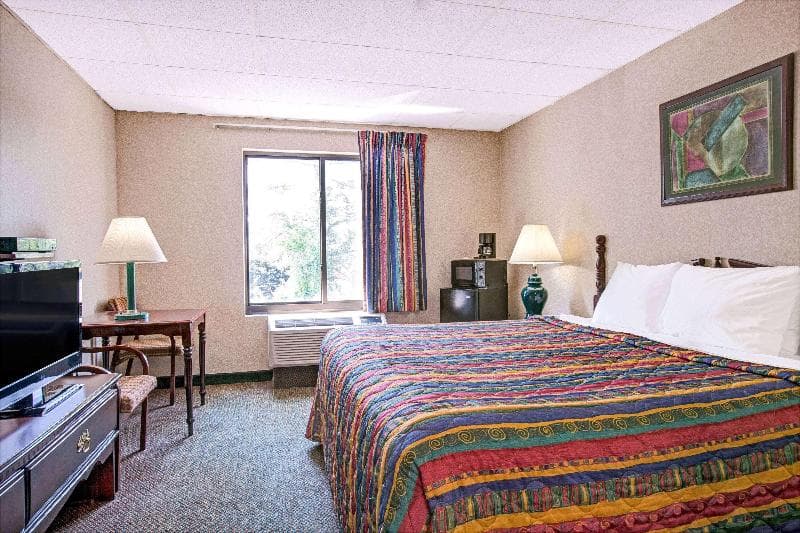 Days Inn by Wyndham Parsippany photo 1