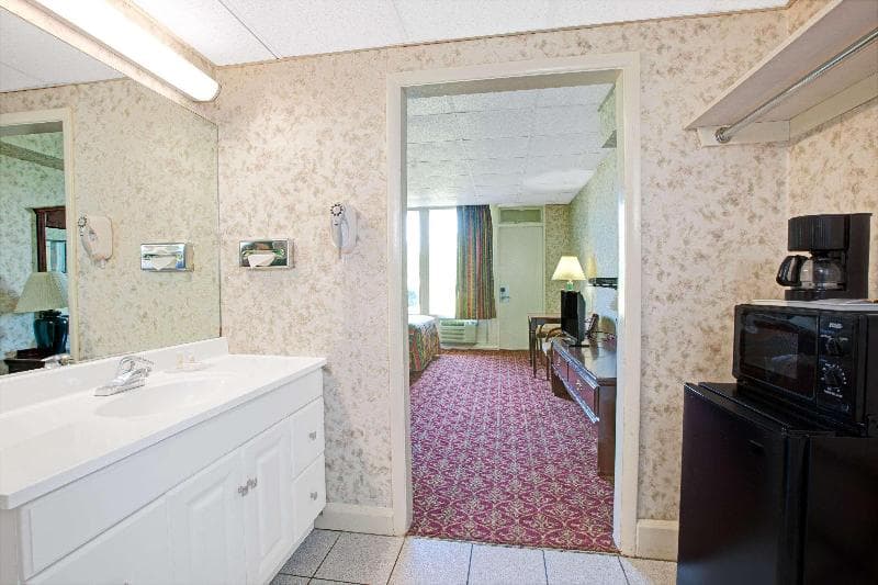 Days Inn by Wyndham Parsippany 4