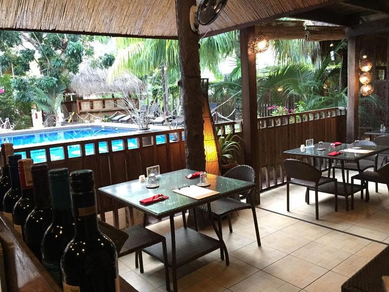 Palms Cove Resort main