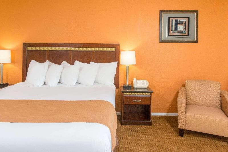 Days Inn by Wyndham Palm Springs 5