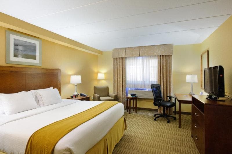 Holiday Inn Express Philadelphia Airport 4
