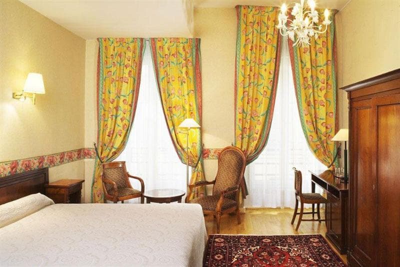 Hotel Du Palais Bourbon 5