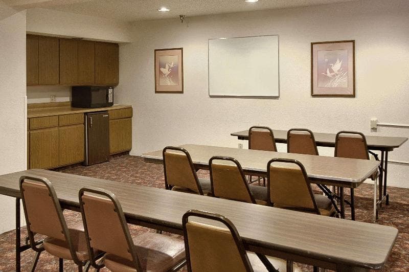Super 8 by Wyndham Butler photo 1