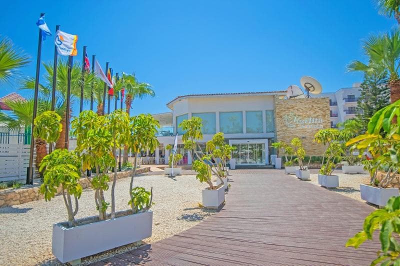 Marlita Beach Hotel Apartments 5