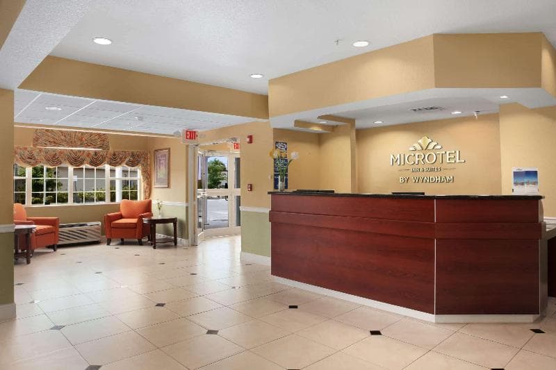 Microtel Inn & Suites by Wyndham Panama City 4