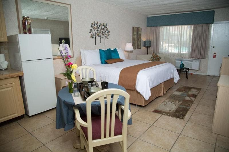 Inn At Deep Canyon 3