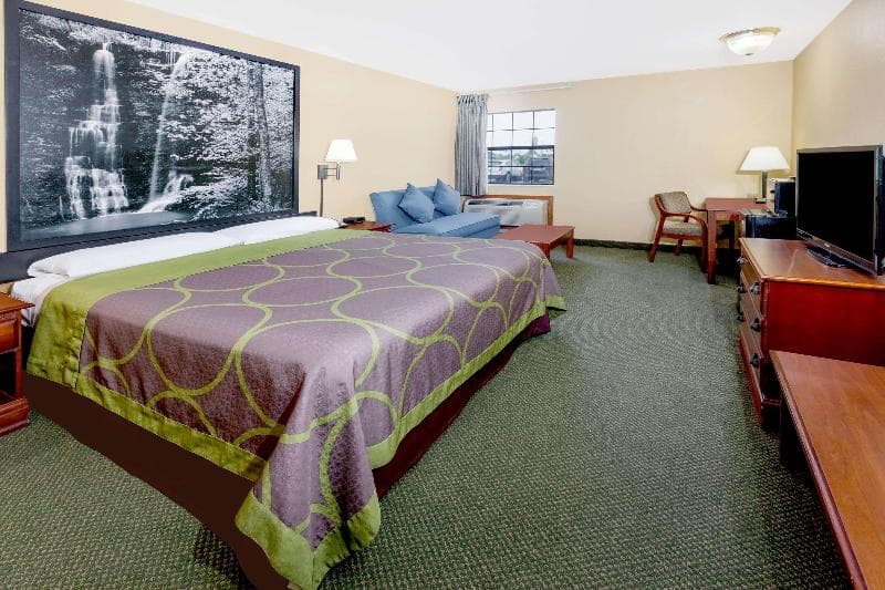 Super 8 By Wyndham Pine Bluff 5
