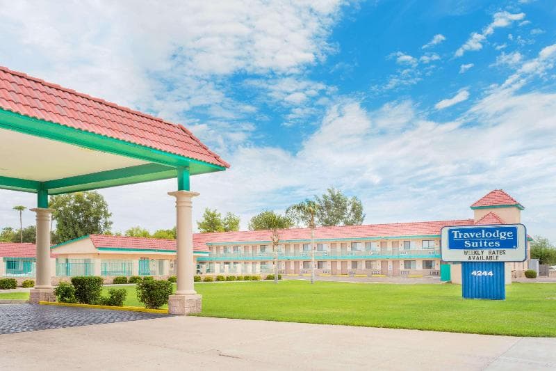 Travelodge Suites by Wyndham Phoenix Mesa 4