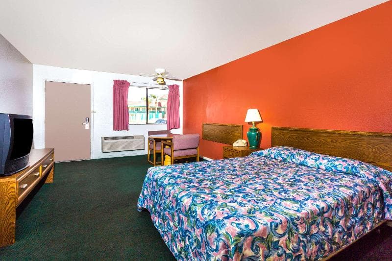 Travelodge Suites by Wyndham Phoenix Mesa 5