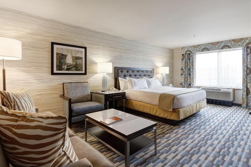 Holiday Inn Express & Suites Warwick-Providence (Airport) 4