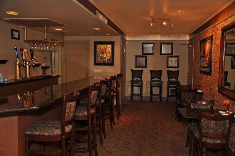 Oxford Suites Portland - Jantzen Beach 2