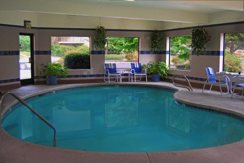 Oxford Suites Portland - Jantzen Beach 3