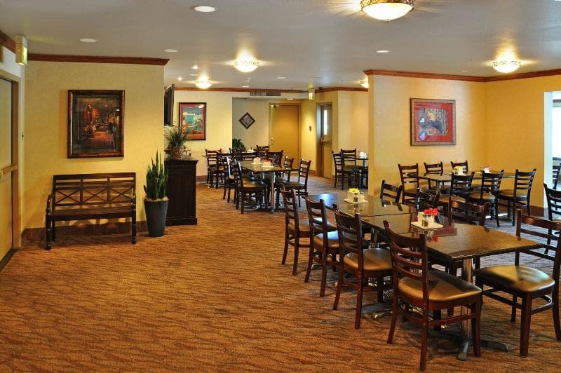 Oxford Suites Portland - Jantzen Beach 4