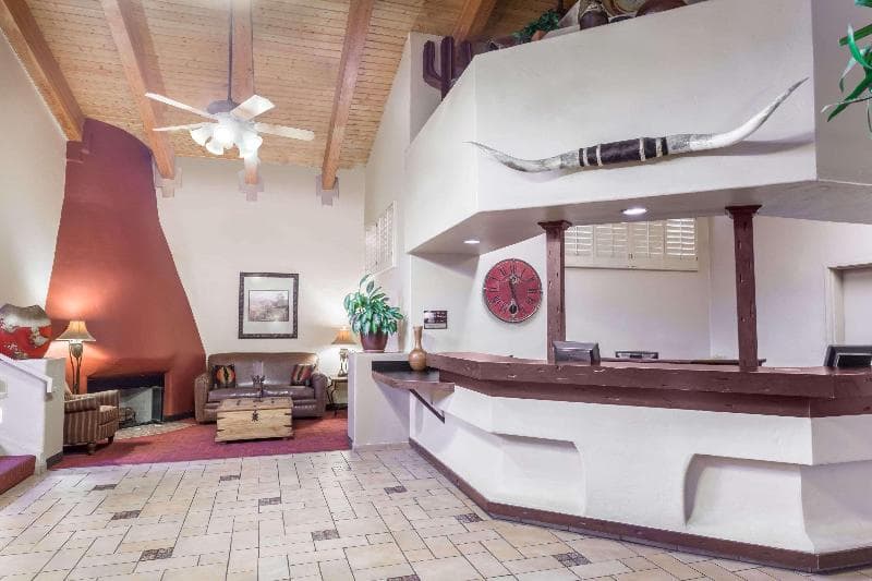 Days Hotel by Wyndham Mesa Near Phoenix 5