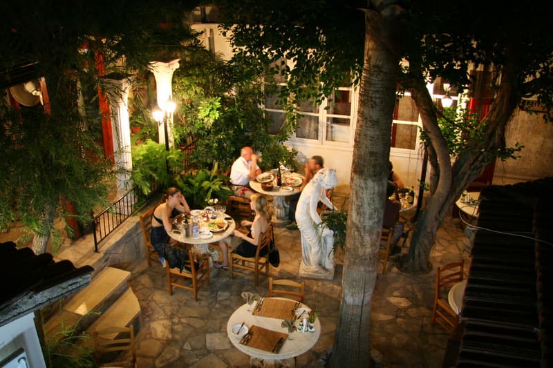 Kiniras Traditional Hotel & Restaurant 2