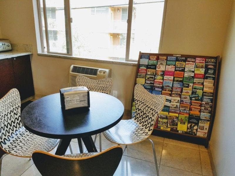 Aladdin Inn & Suites 3