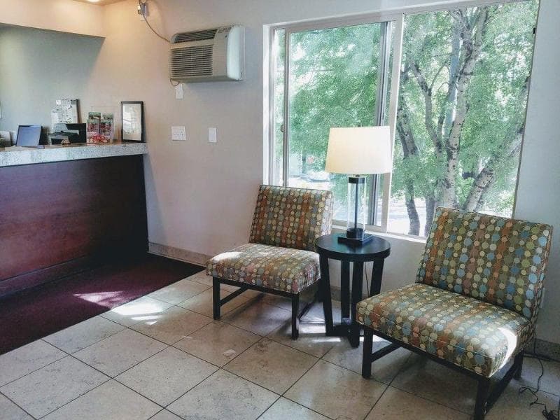 Aladdin Inn & Suites 5