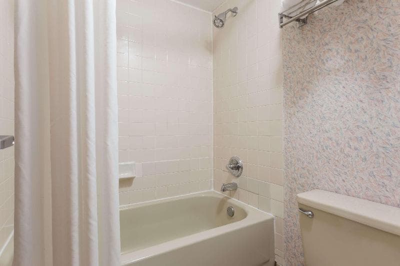Ramada by Wyndham Portland 3
