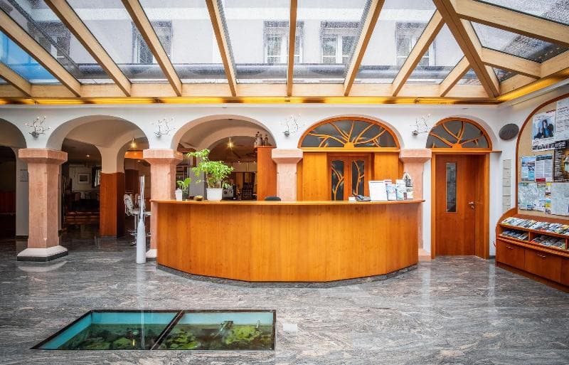 Atrium 5