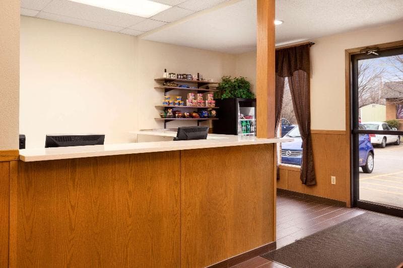 Super 8 by Wyndham Pittsburg KS 3