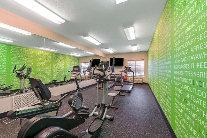 La Quinta Inn & Suites by Wyndham Bridge City 2