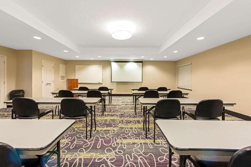 La Quinta Inn & Suites by Wyndham Bridge City photo 1