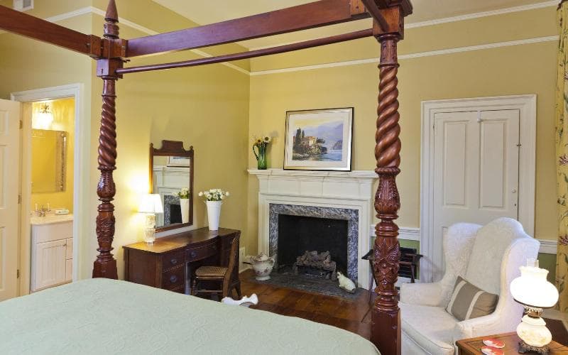 The Lily Inn - Burlington 3