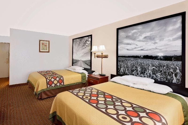 Super 8 By Wyndham Plainview 4