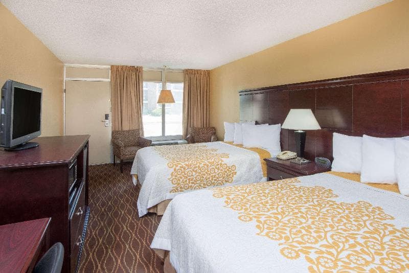 Days Inn by Wyndham Paducah photo 1