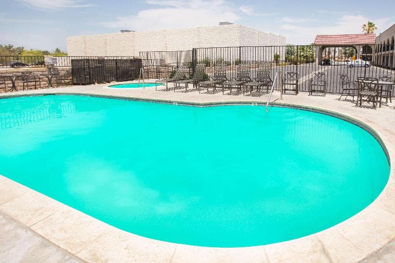 Travelodge By Wyndham Indio 4