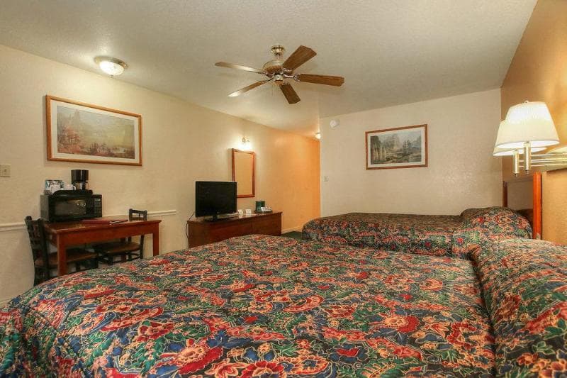Majestic Mountain Inn 2