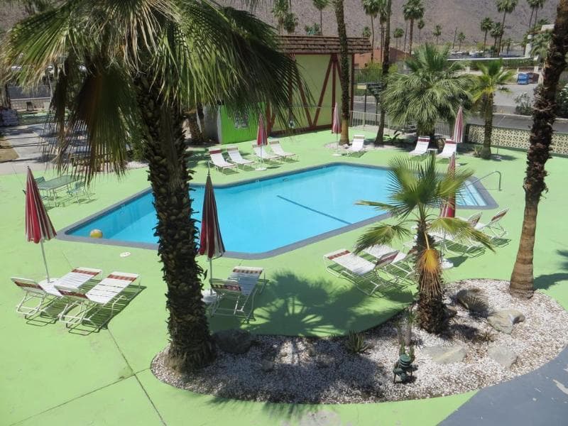 Desert Lodge 4