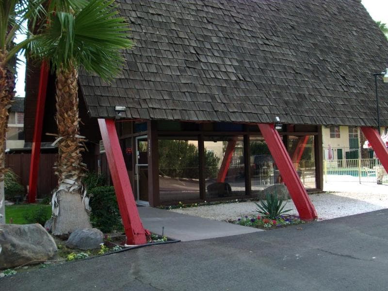 Desert Lodge 5