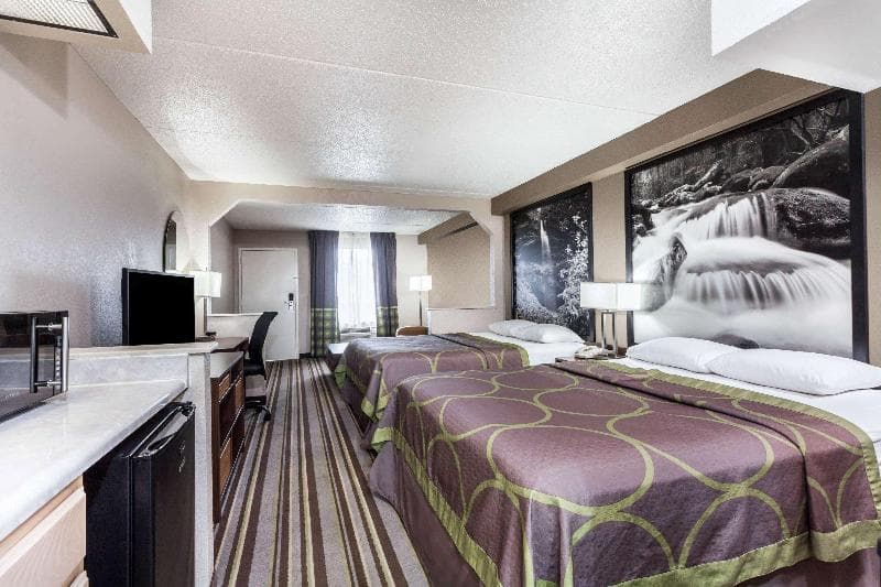 Super 8 By Wyndham Pigeon Forge-Emert Street photo 1